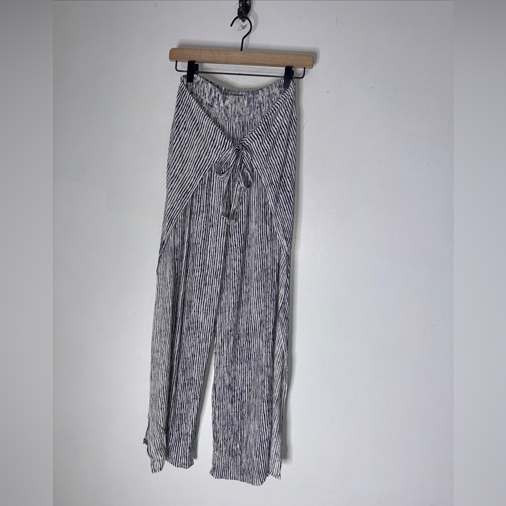 J. McLaughlin White and Navy Blue Striped Wide-Leg Pants